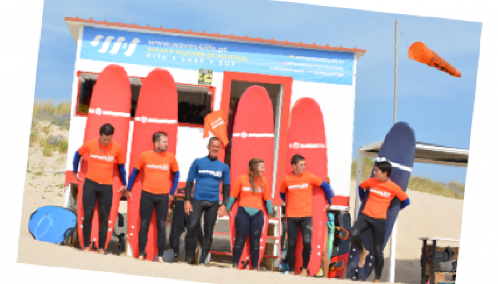 aulas de surf em grupo na waves4life